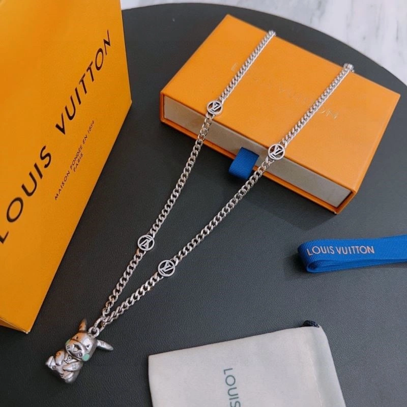 MoistureWicking Louis Vuitton Necklaces 248500