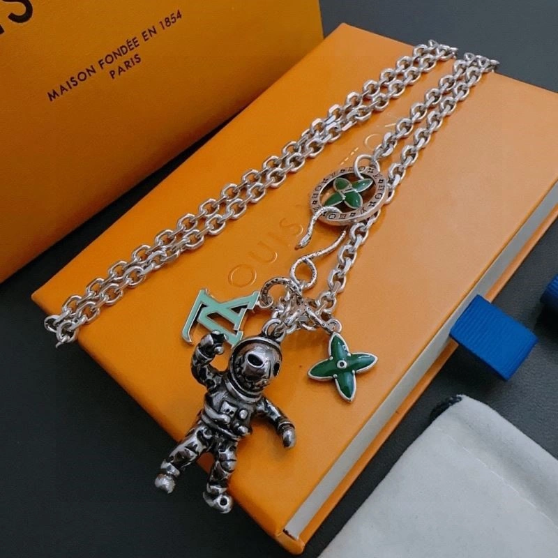 Louis Vuitton Necklaces Snug 248495