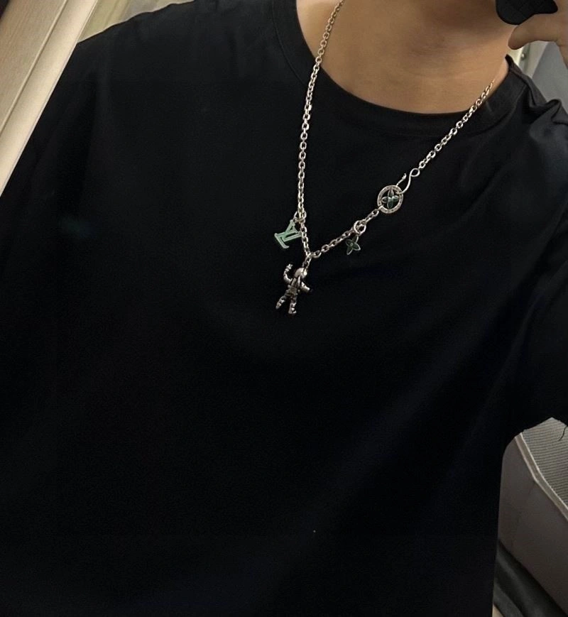 Louis Vuitton Necklaces Snug 248495