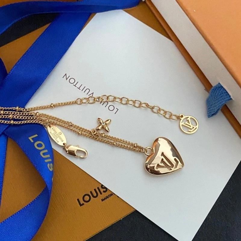 WeatherProof Louis Vuitton Necklaces 248474