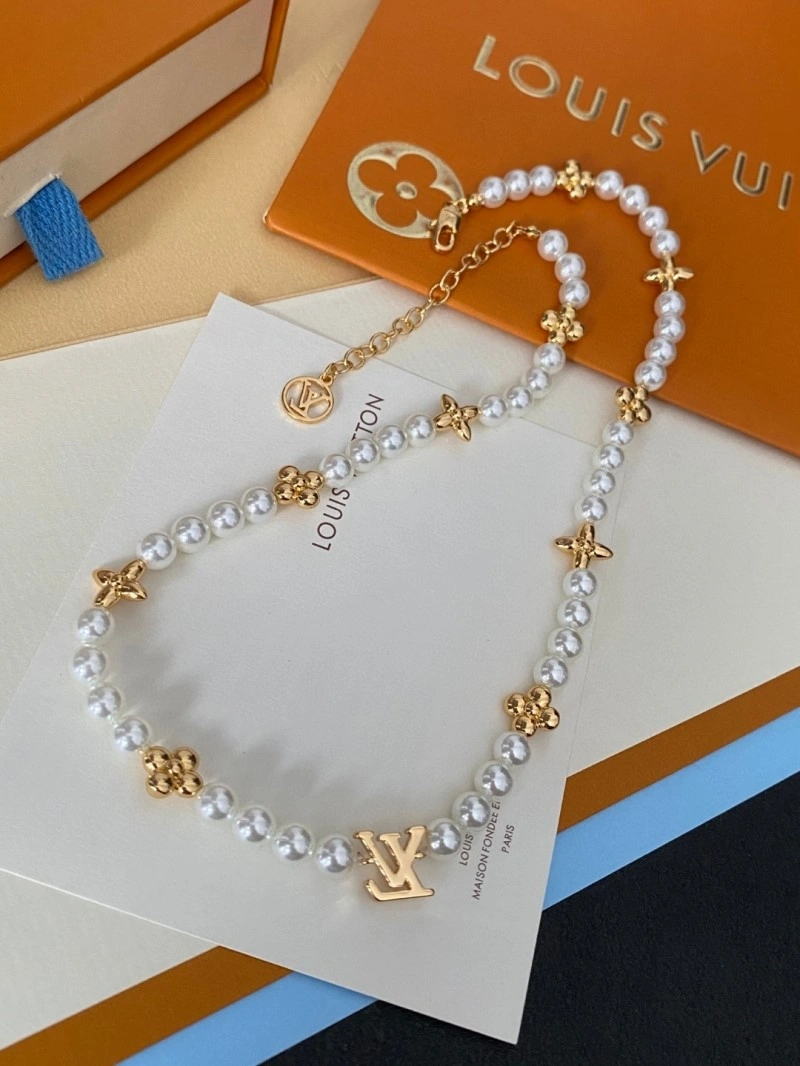 Elegant Louis Vuitton Necklaces 248473