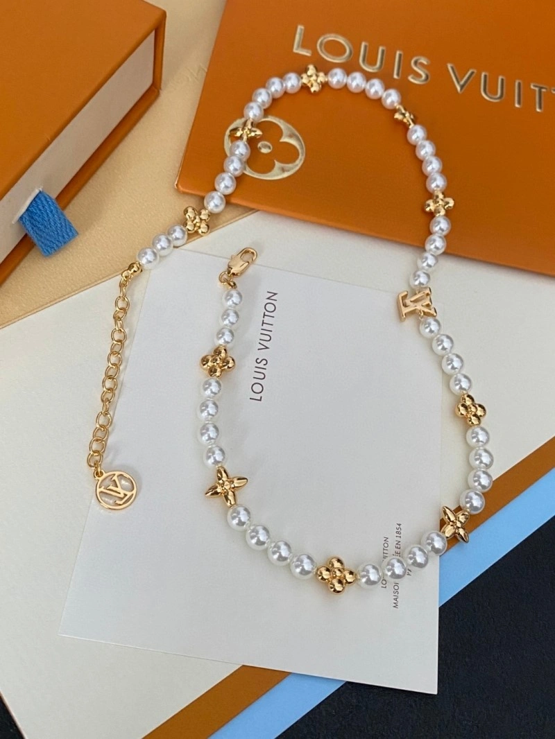 Elegant Louis Vuitton Necklaces 248473
