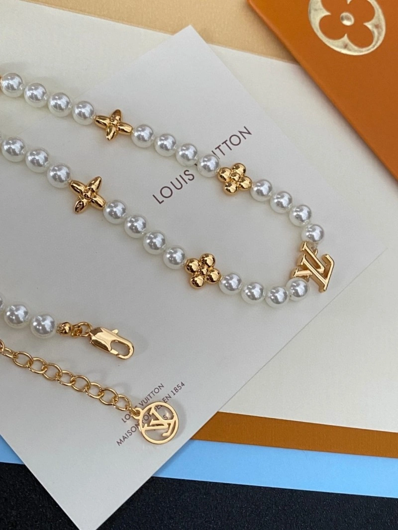 Elegant Louis Vuitton Necklaces 248473