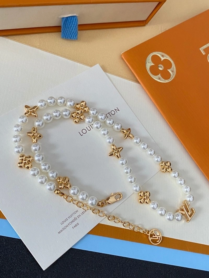 Elegant Louis Vuitton Necklaces 248473