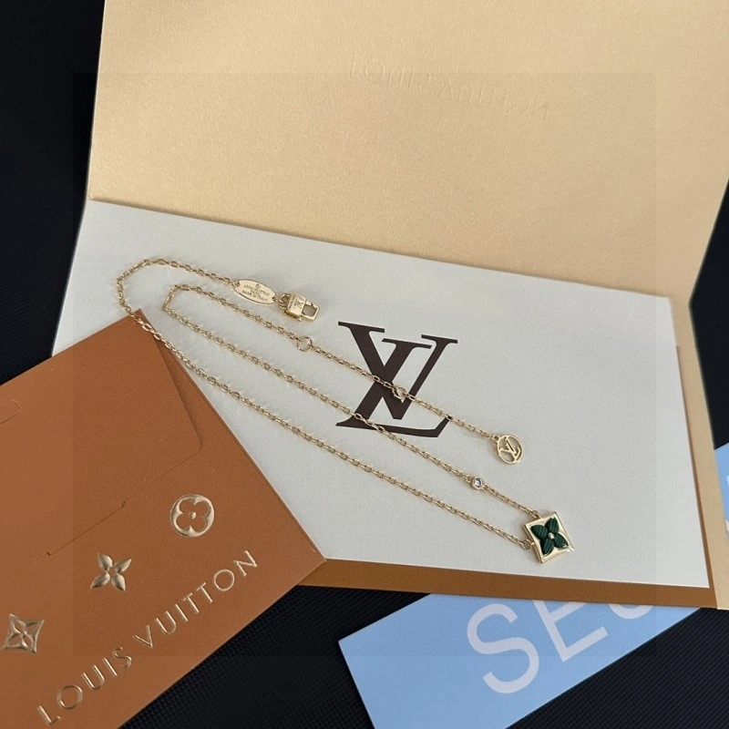 Compact Louis Vuitton Necklaces 248472