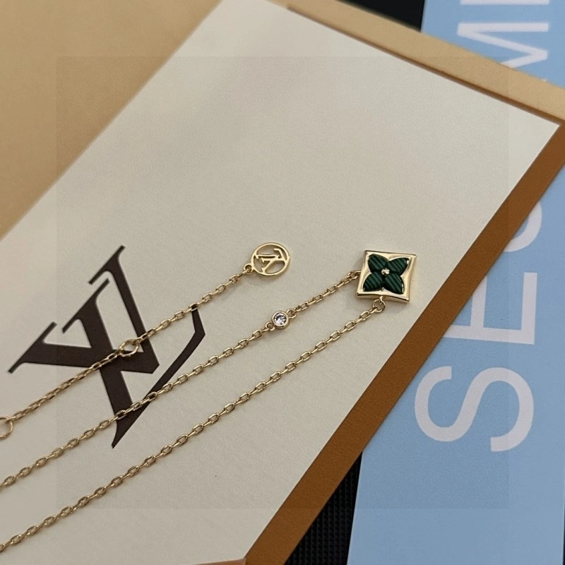 Compact Louis Vuitton Necklaces 248472
