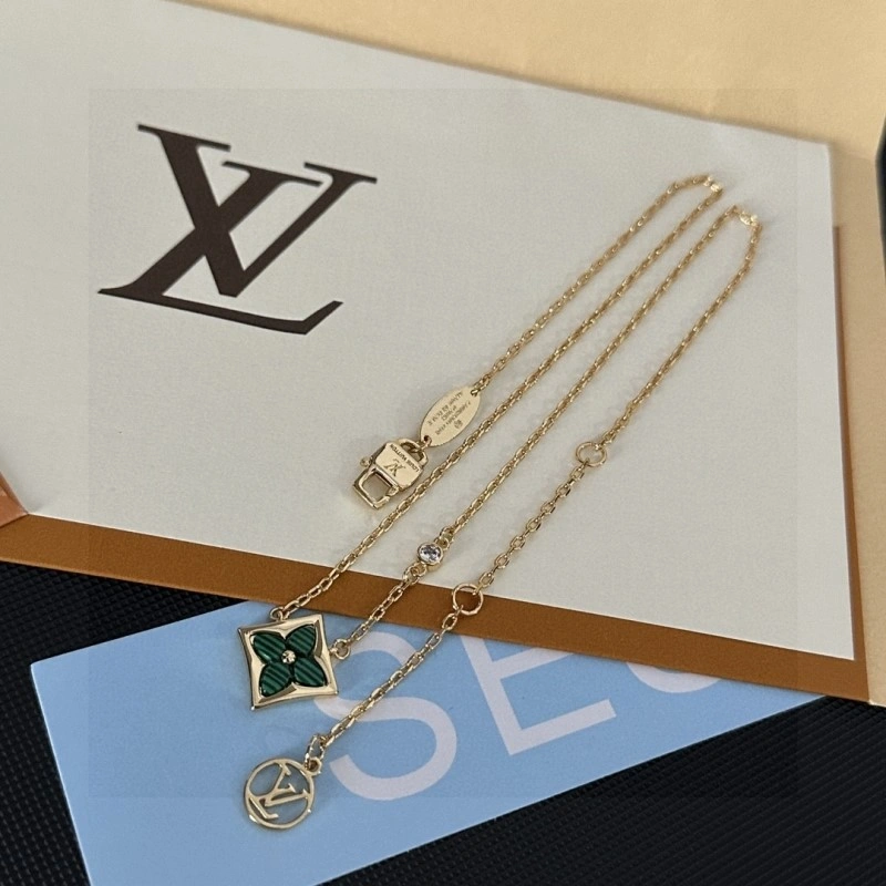 Compact Louis Vuitton Necklaces 248472