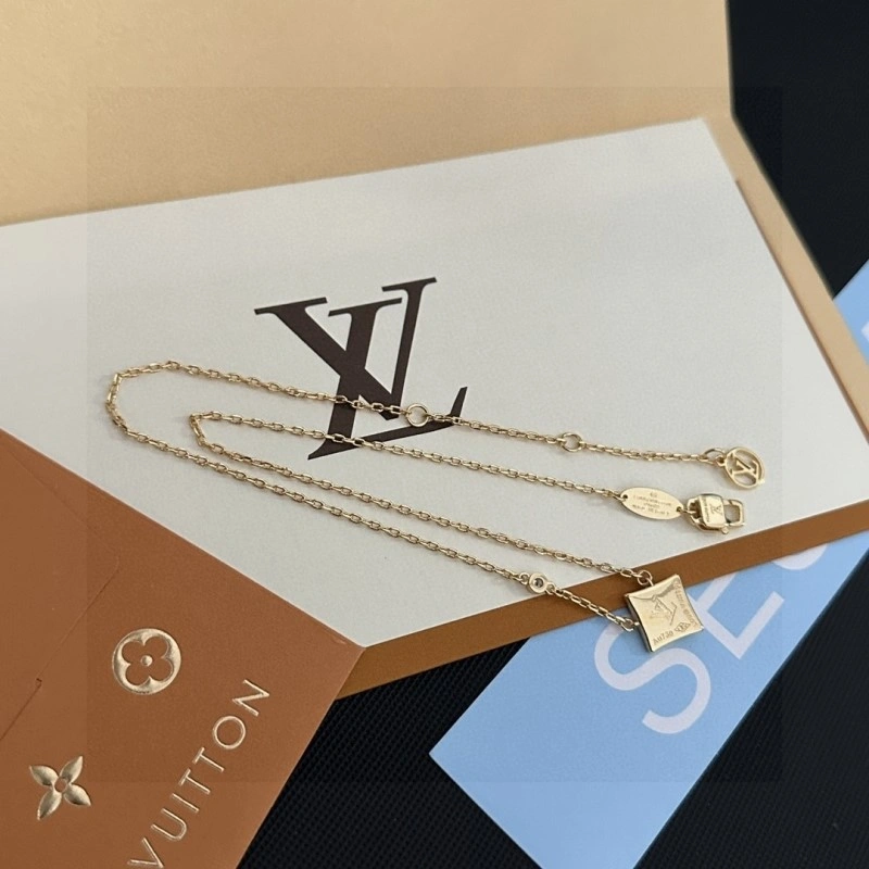 Compact Louis Vuitton Necklaces 248472