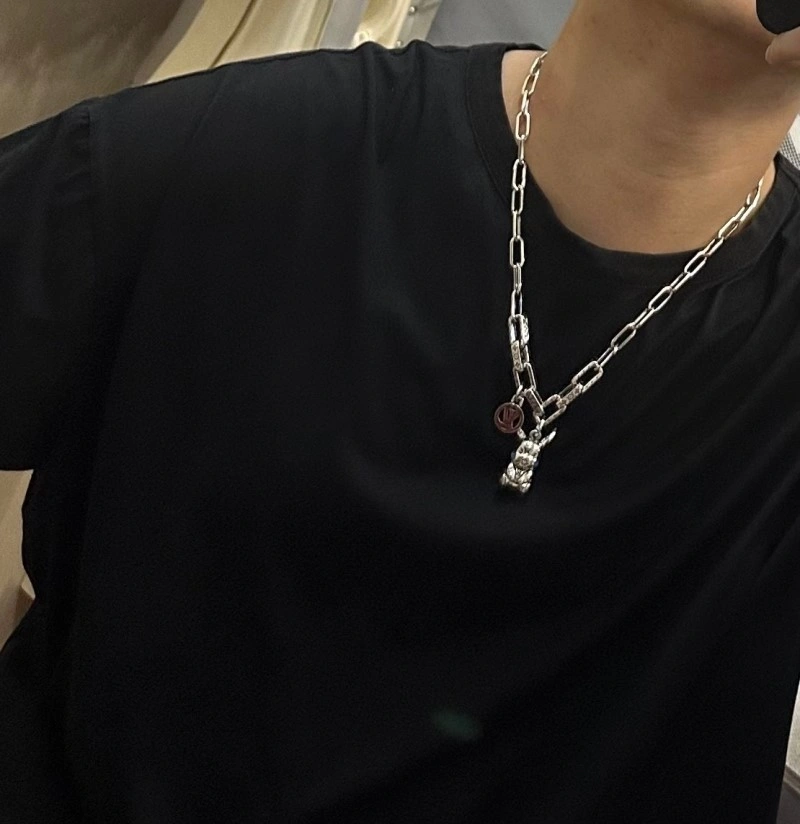 WeatherProof Louis Vuitton Necklaces 248467