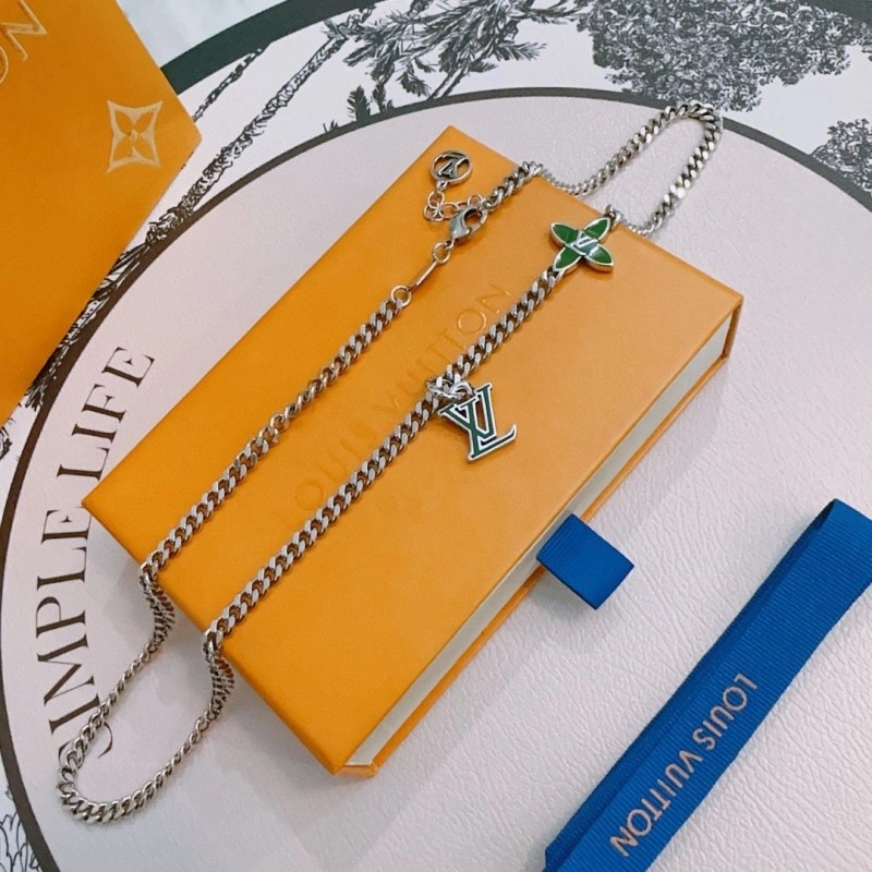 SmoothTexture Louis Vuitton Necklaces 248462