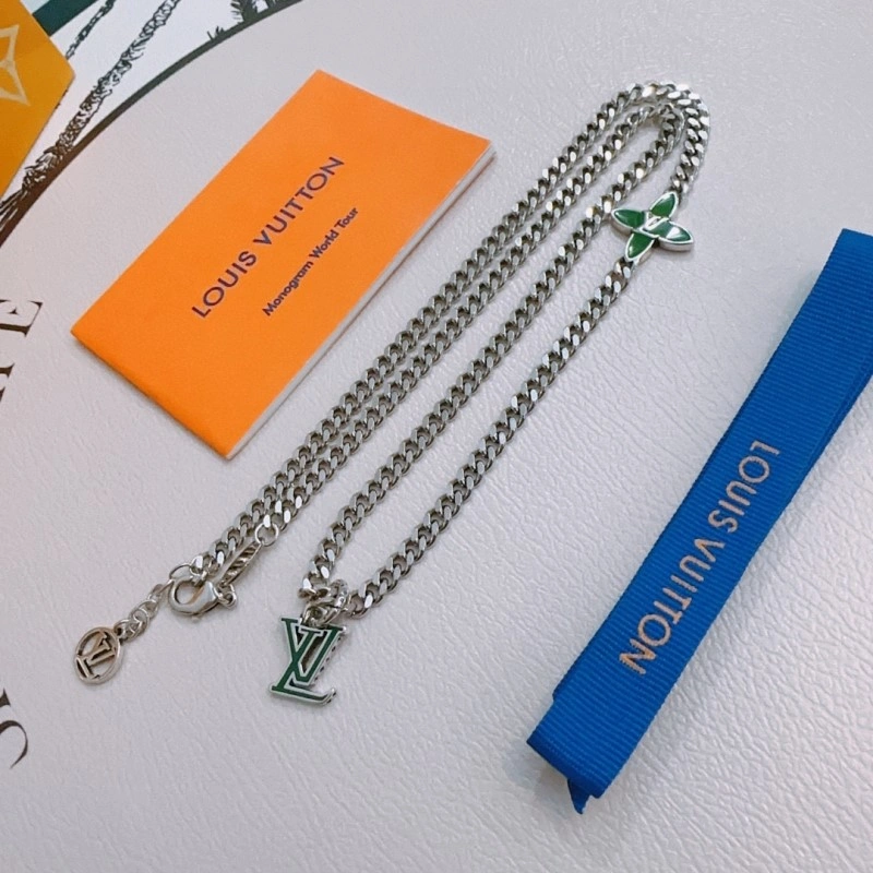 SmoothTexture Louis Vuitton Necklaces 248462