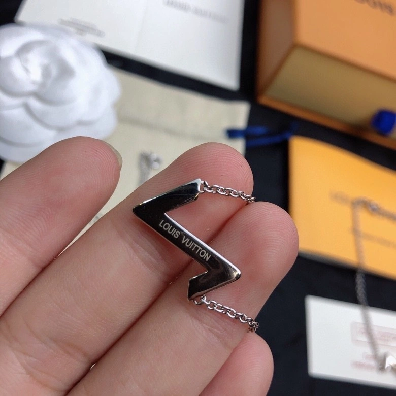 EyeCatching Louis Vuitton Necklaces 248463