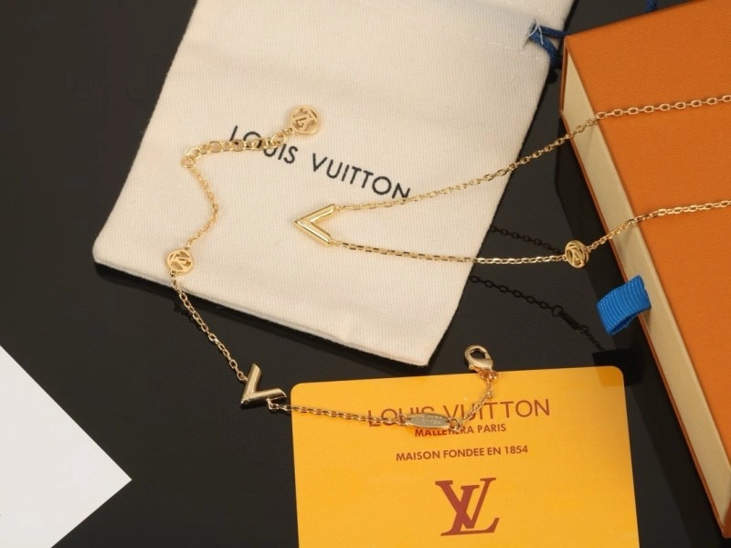 Louis Vuitton Necklaces Breathable 248442