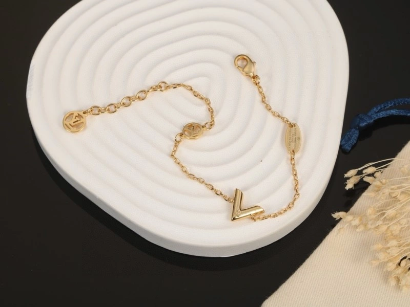 Louis Vuitton Necklaces Breathable 248442