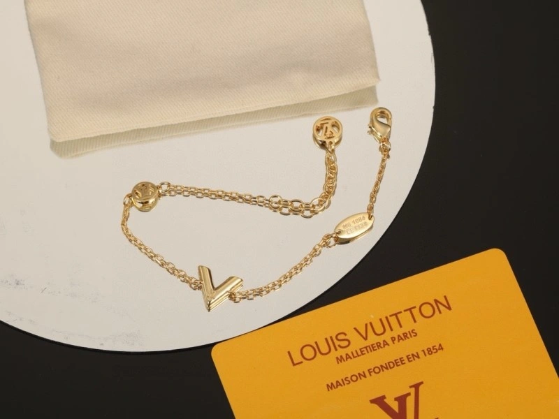 Louis Vuitton Necklaces Breathable 248442