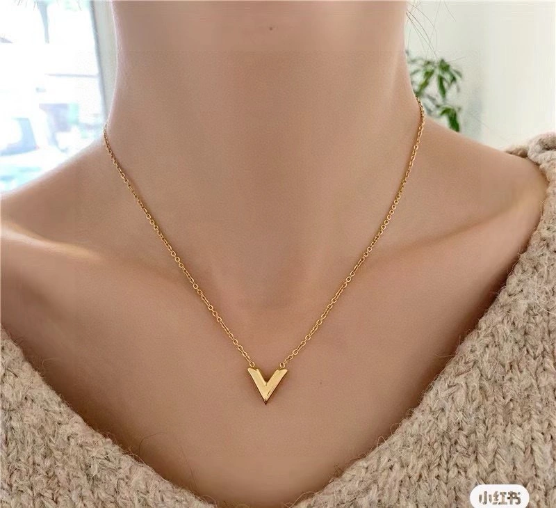 Louis Vuitton Necklaces Breathable 248442