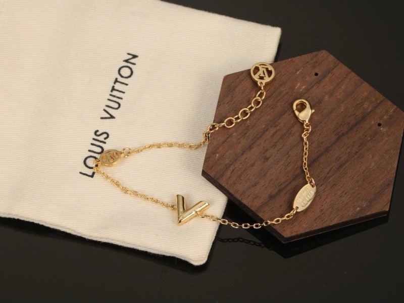 Louis Vuitton Necklaces Breathable 248442