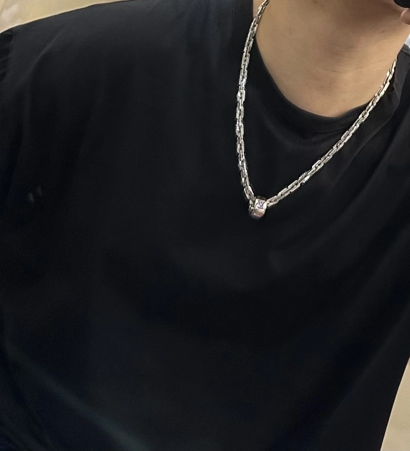 Resilient Louis Vuitton Necklaces 248454