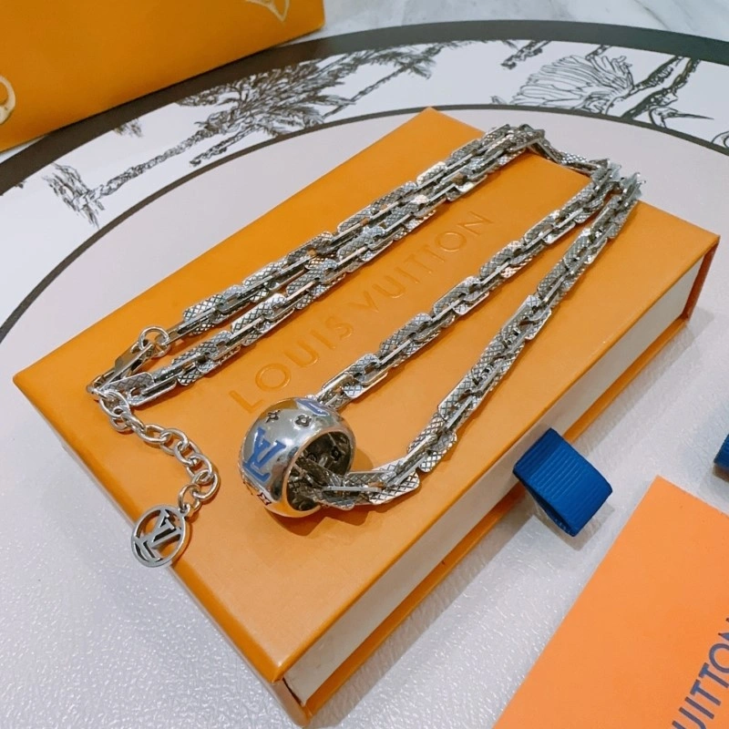 Resilient Louis Vuitton Necklaces 248454