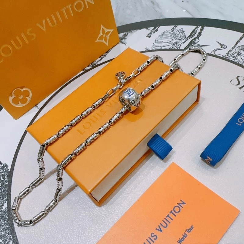 Louis Vuitton Necklaces Elegant 248457