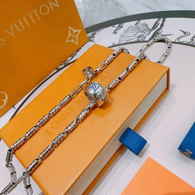 Louis Vuitton Necklaces Elegant 248457
