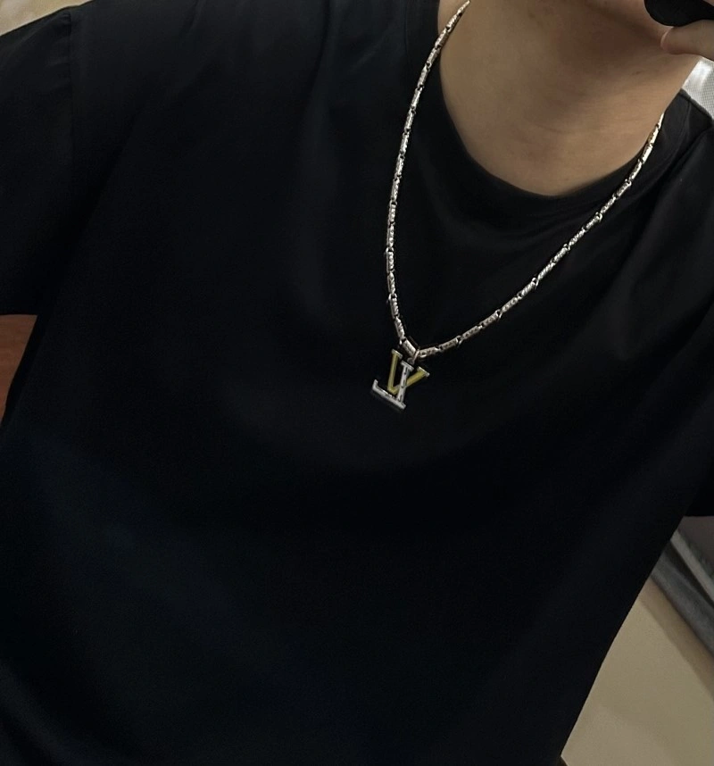WaterResistant Louis Vuitton Necklaces 248456