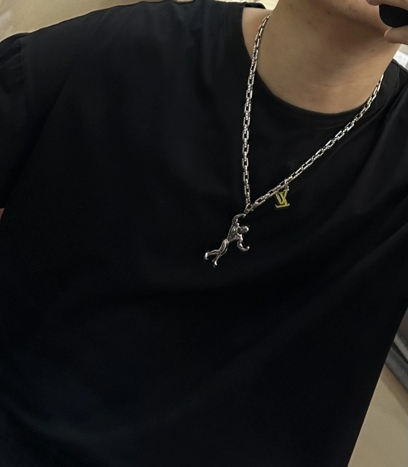 Minimalist Louis Vuitton Necklaces 248458