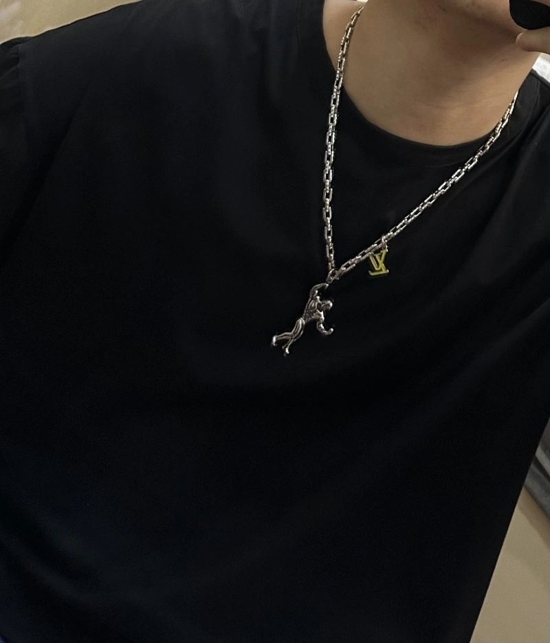 Minimalist Louis Vuitton Necklaces 248458
