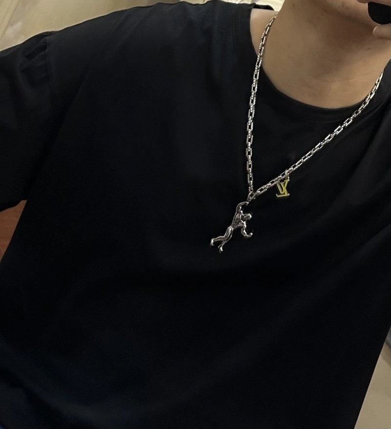 Minimalist Louis Vuitton Necklaces 248458