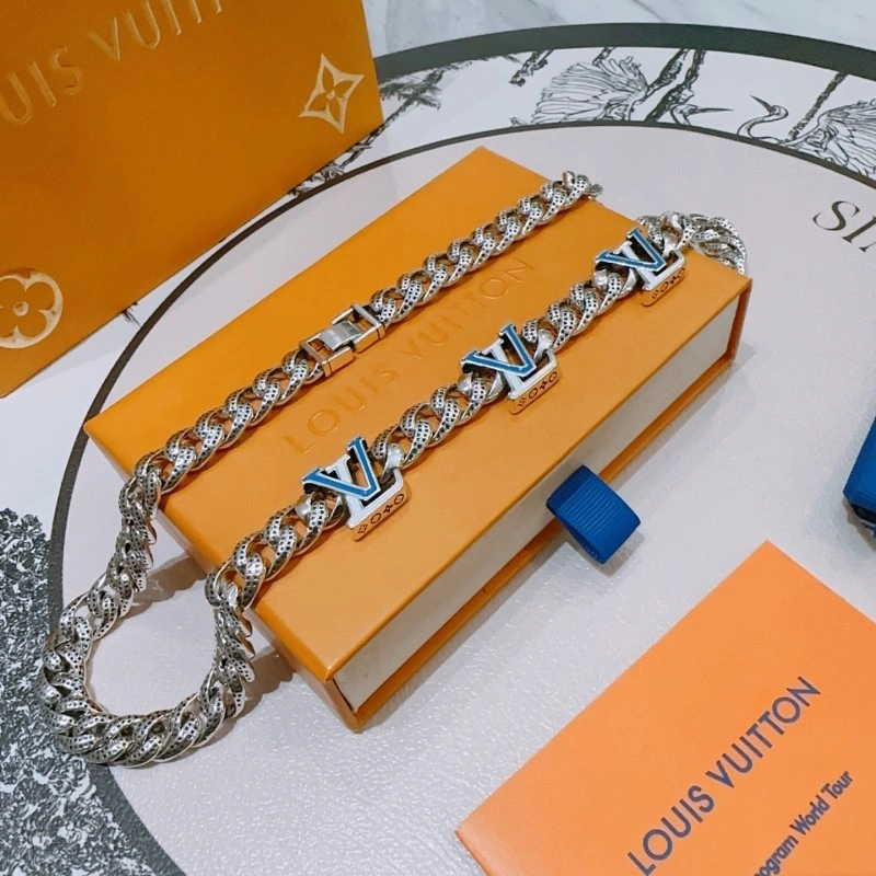 ComfortFit Louis Vuitton Necklaces 248448