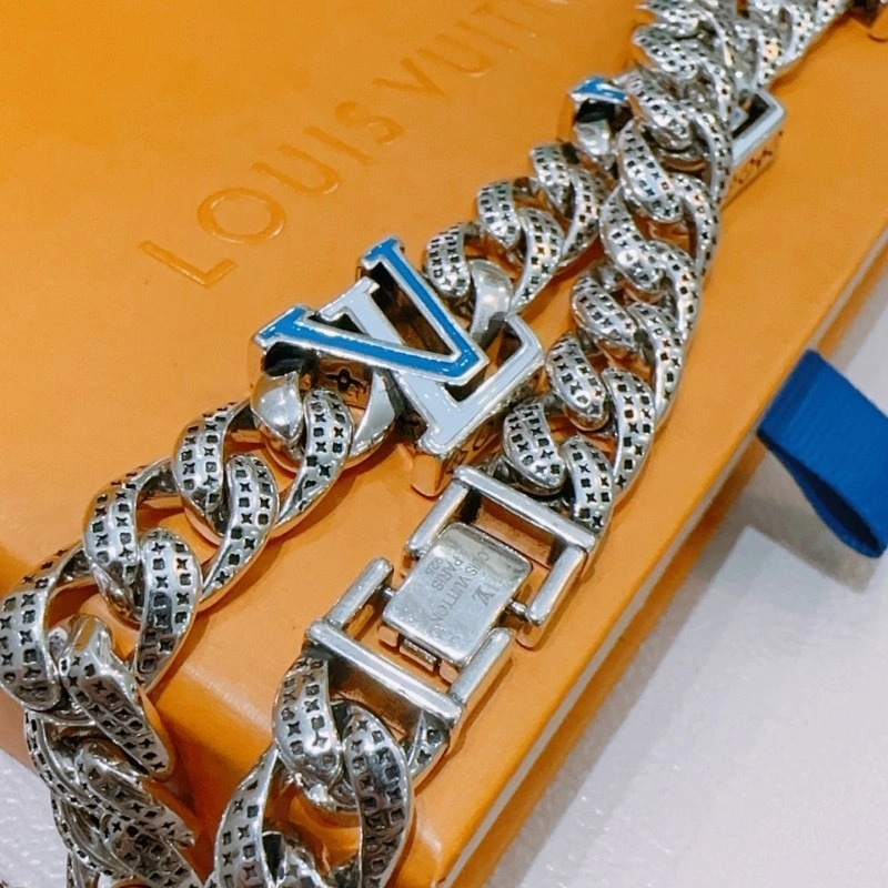 ComfortFit Louis Vuitton Necklaces 248448