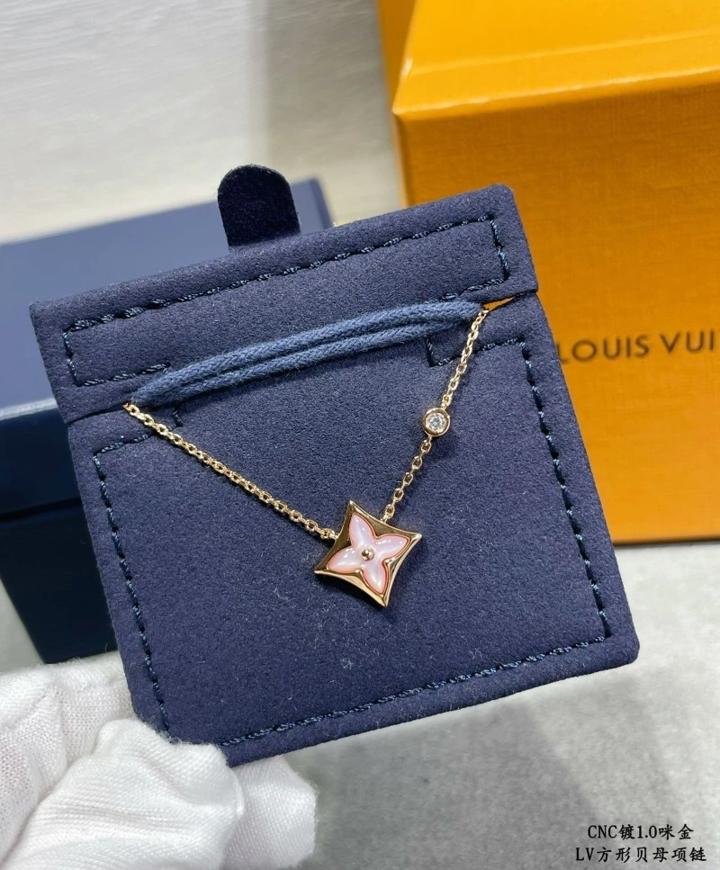 Supportive Louis Vuitton Necklaces 248460