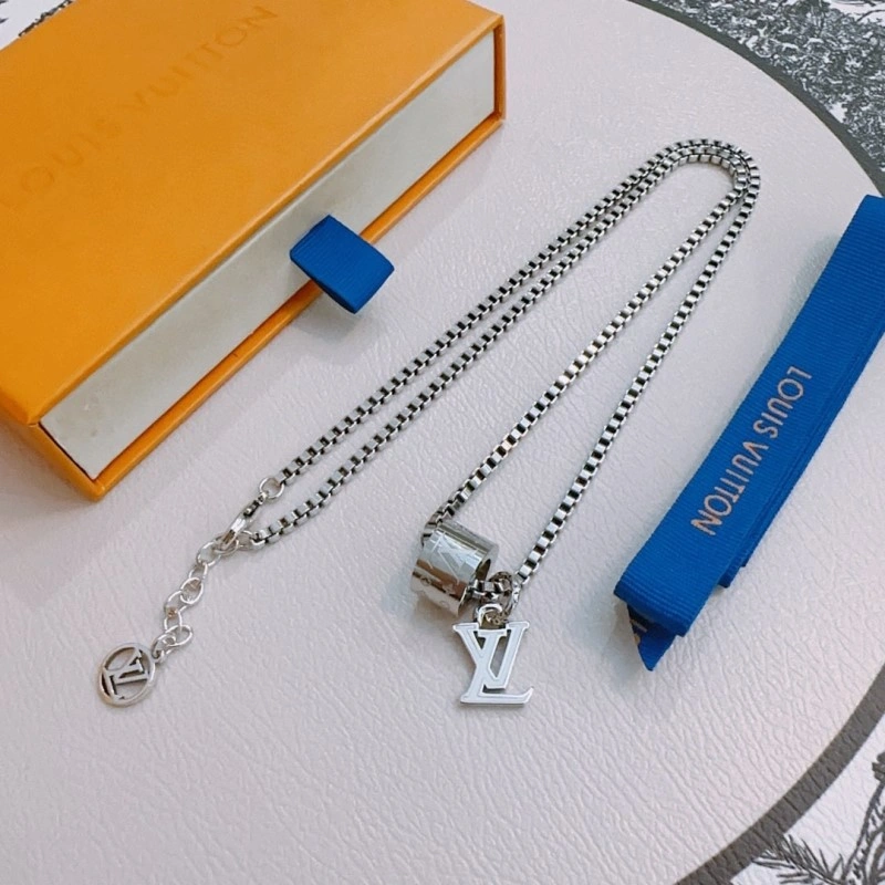 TechFriendly Louis Vuitton Necklaces 248447