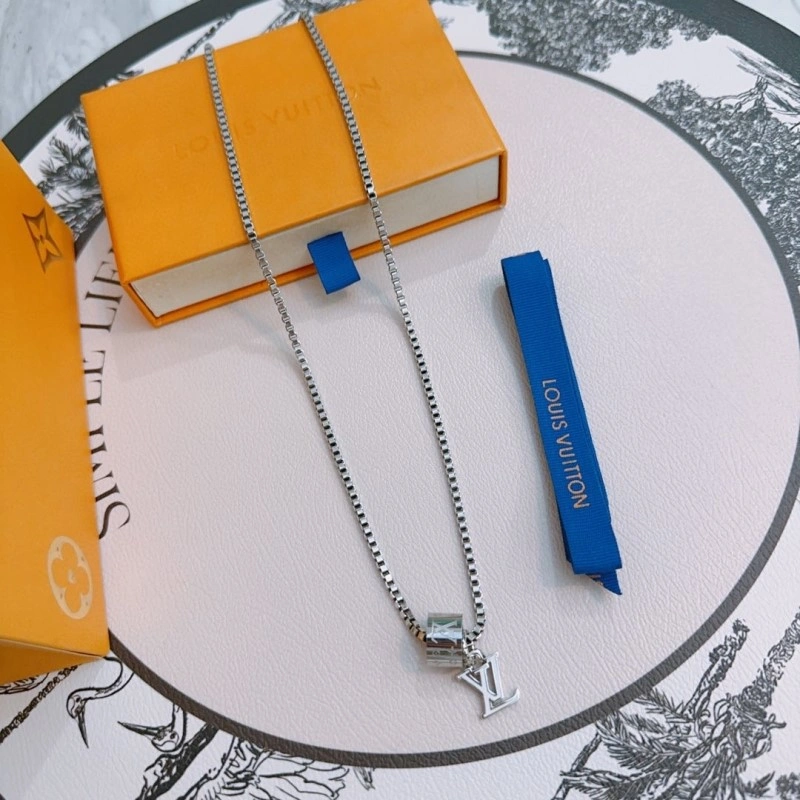 TechFriendly Louis Vuitton Necklaces 248447