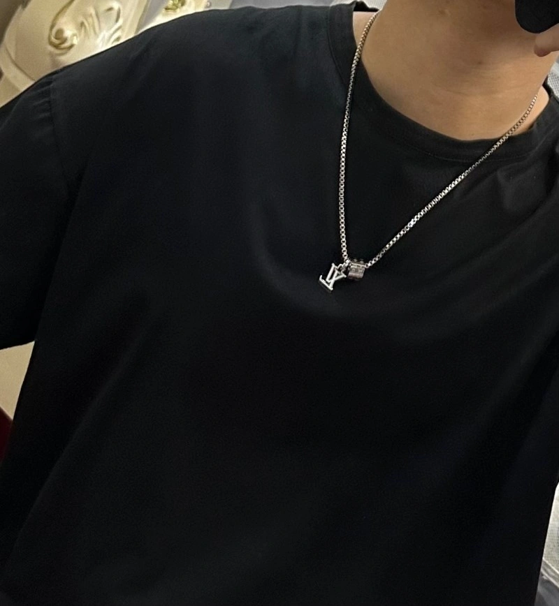 TechFriendly Louis Vuitton Necklaces 248447