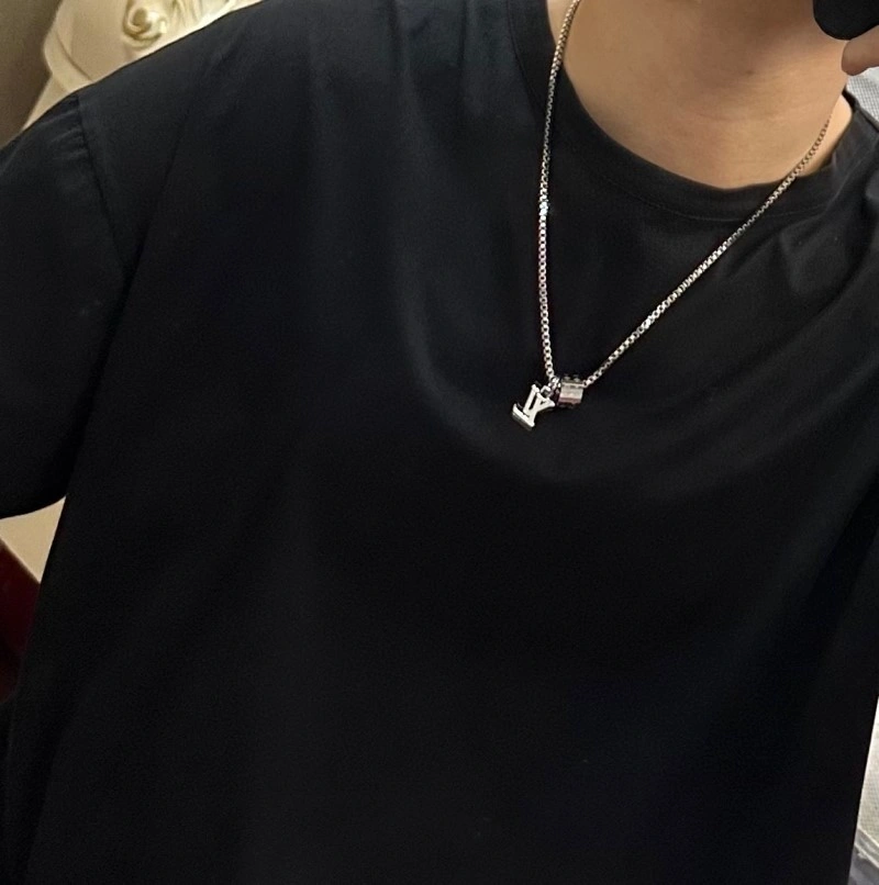 TechFriendly Louis Vuitton Necklaces 248447
