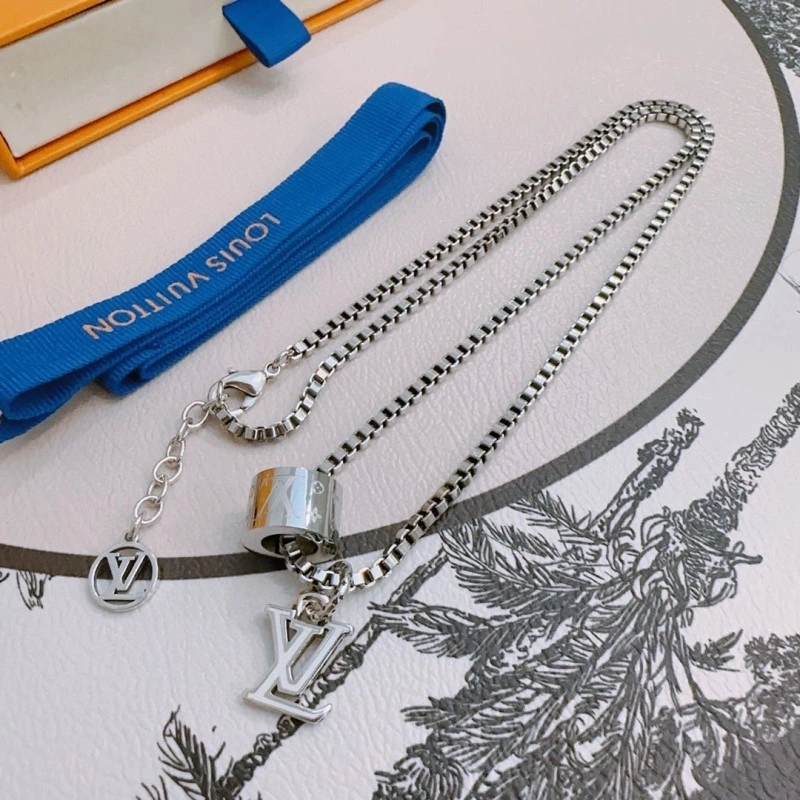 TechFriendly Louis Vuitton Necklaces 248447