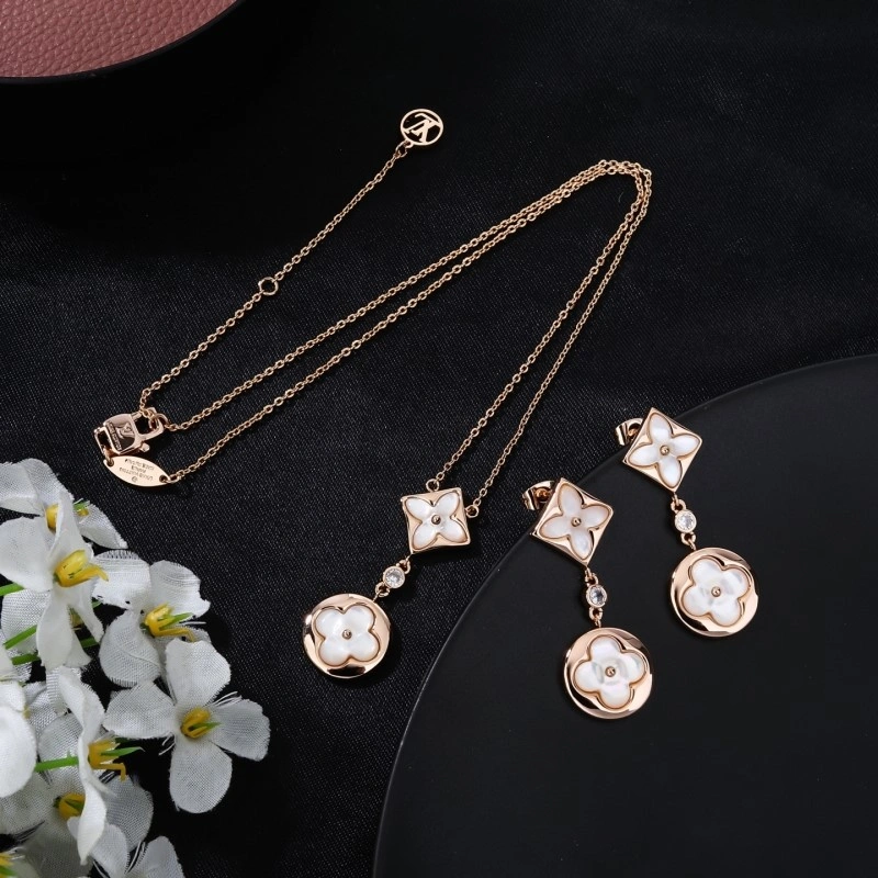 TravelReady Louis Vuitton Necklaces 248430
