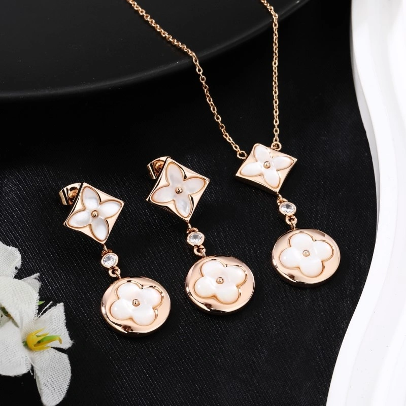 TravelReady Louis Vuitton Necklaces 248430