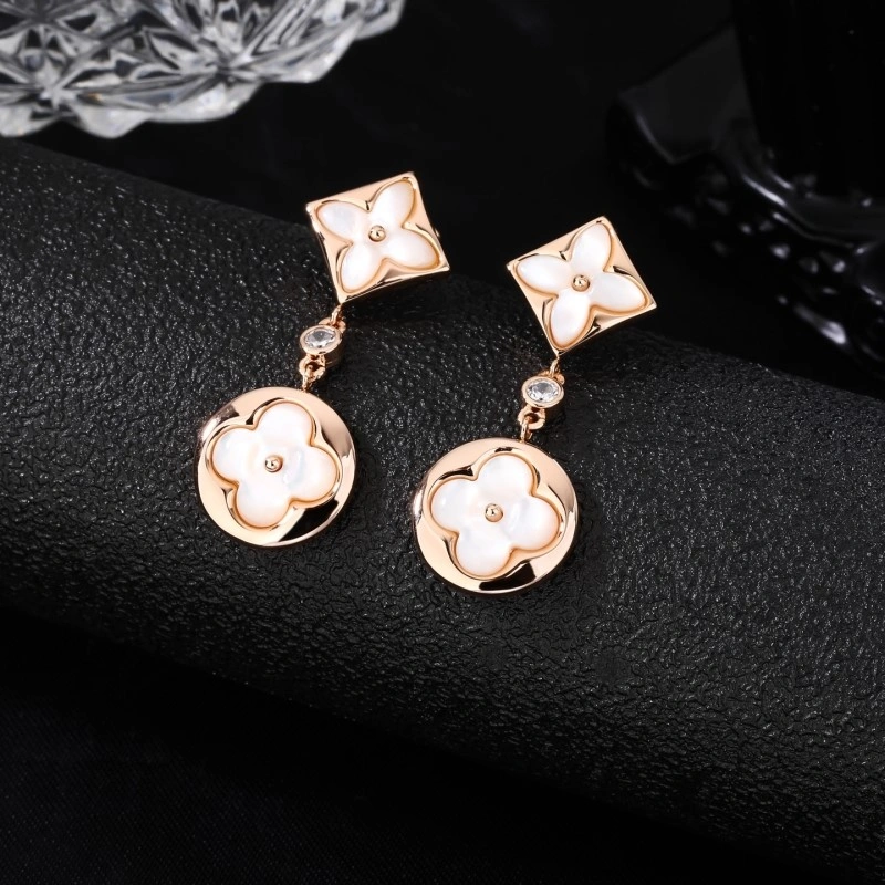 TravelReady Louis Vuitton Necklaces 248430