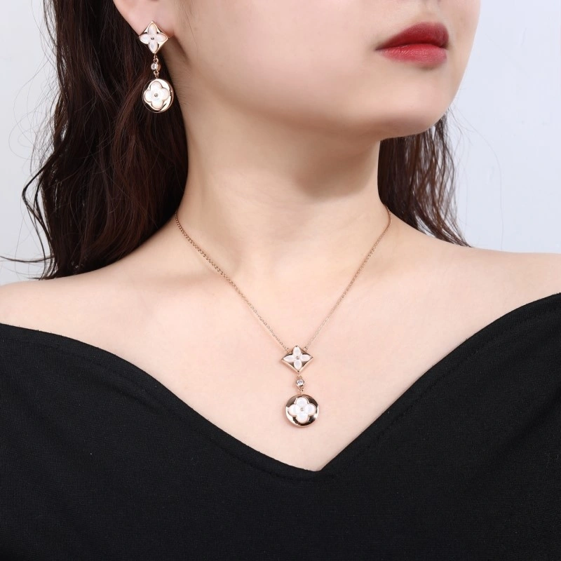 TravelReady Louis Vuitton Necklaces 248430
