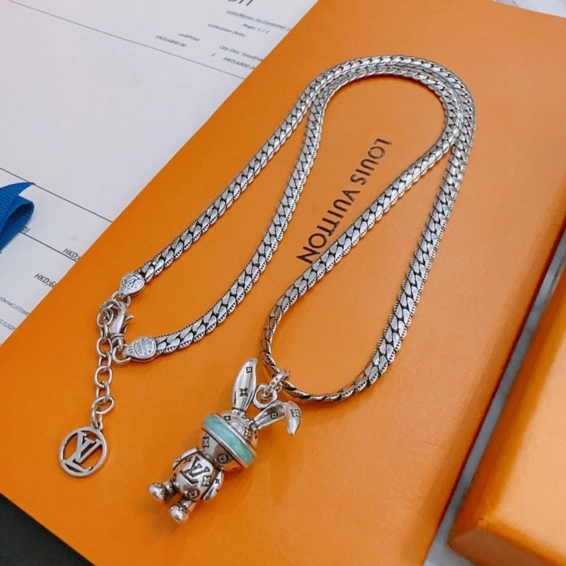 Louis Vuitton Necklaces Breathable 248431