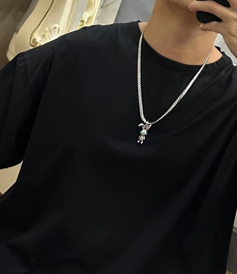 Louis Vuitton Necklaces Breathable 248431