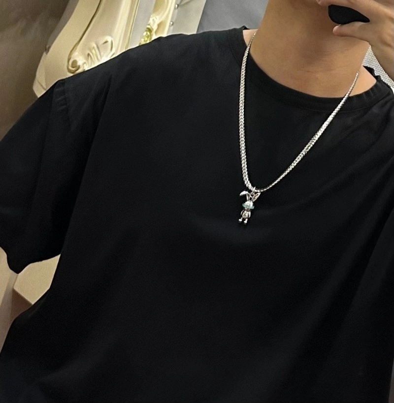Louis Vuitton Necklaces Breathable 248431
