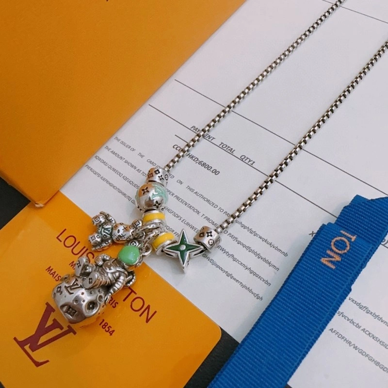 Louis Vuitton Necklaces Trendy 248428