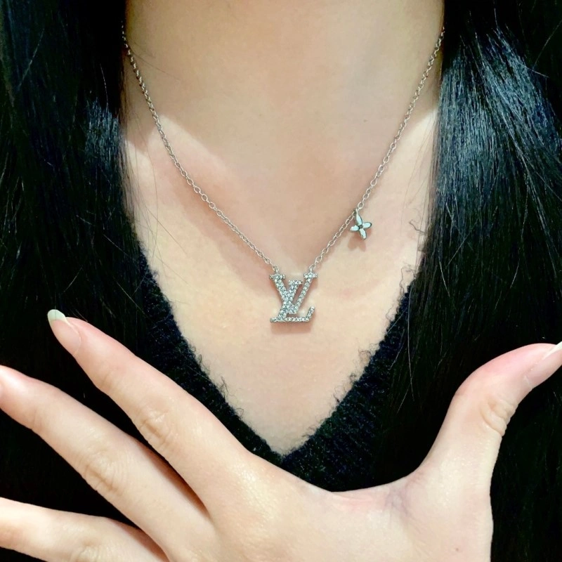 Louis Vuitton Necklaces Minimalist 248425