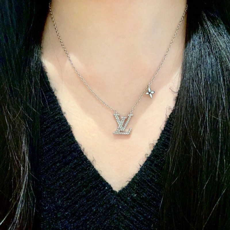 Louis Vuitton Necklaces Minimalist 248425
