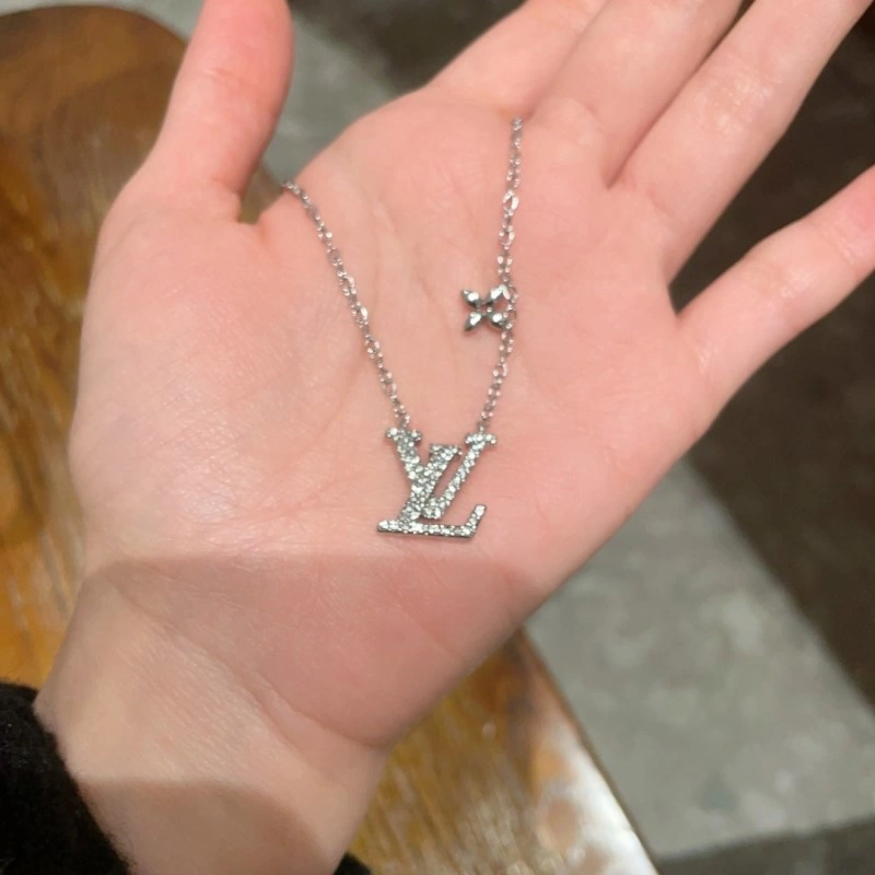 Louis Vuitton Necklaces Minimalist 248425