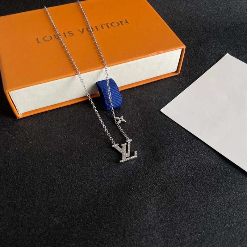 Louis Vuitton Necklaces Minimalist 248425