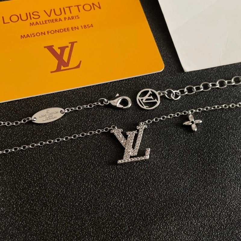 Louis Vuitton Necklaces Minimalist 248425